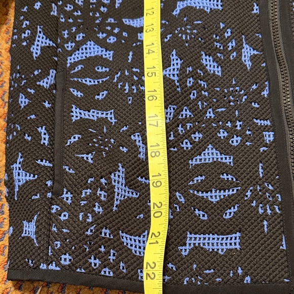 Carlisle Women's Black and Blue Patterned Blazer - Picture 4 of 7